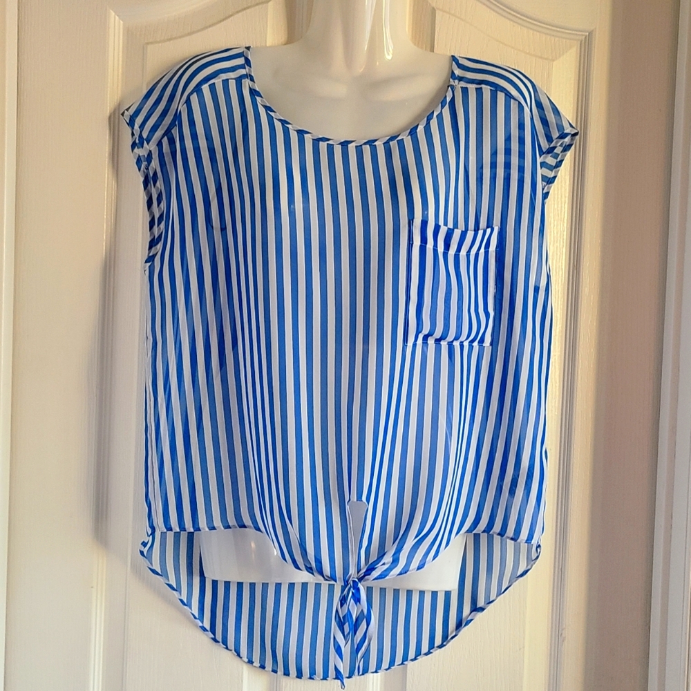Forever 21 sleeveless top w pocket& fron tie sz M